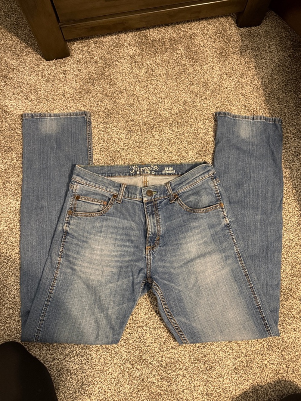 Wrangler Men’s Slim Straight Faded Blue Jeans